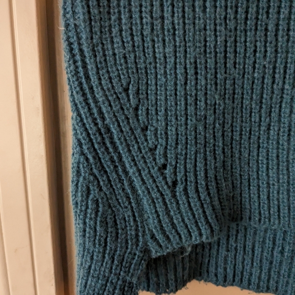 Slouchy cropped sweater - Picture 2 of 4